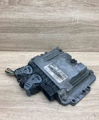 Renault Trafic II (X83) Engine control unit/module ECU 8200051608 281011529