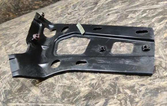 Jaguar XK8 - XKR Fender mounting bracket