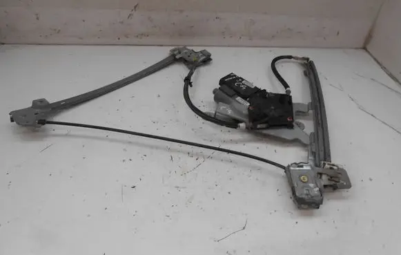 Skoda Octavia Mk1 (1U) Front door window regulator with motor 104411301
