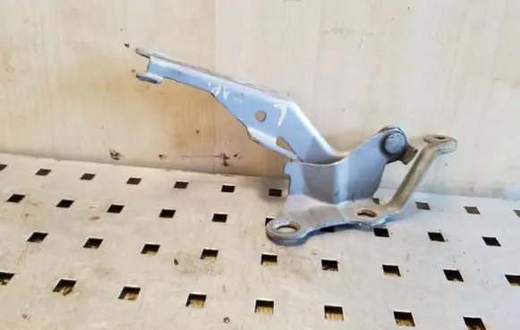 Toyota Corolla E120 E130 Engine bonnet/hood hinges