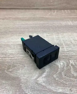 Volkswagen PASSAT B5 Seat heating switch 3B0963563C