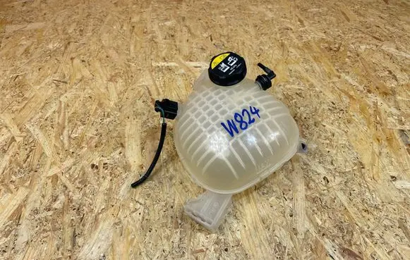 Volvo XC40 Coolant expansion tank/reservoir 31439768