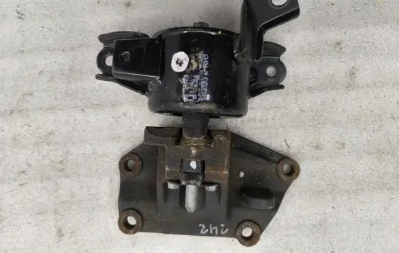 Hyundai Veloster Gearbox mounting bracket