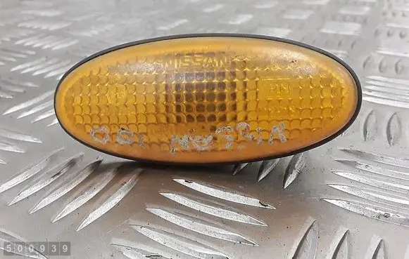 Nissan Navara D22 Front fender indicator light 013513