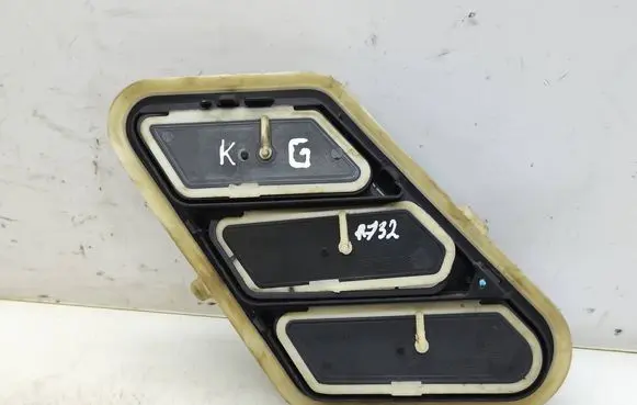 Opel Combo E Quarter panel pressure vent 9818354180 87878U03