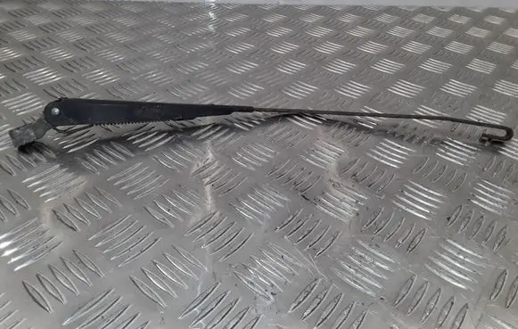Rear wiper blade arm