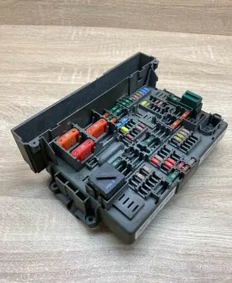 BMW 3 E90 E91 Fuse module 9119446 911944603 Used