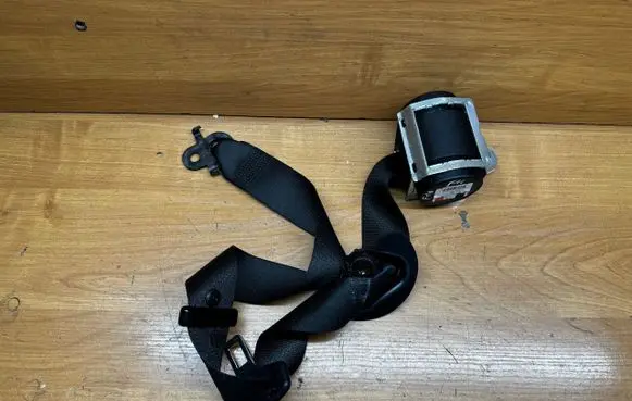 BMW 5 F10 F11 Front seatbelt 610126300B 110711