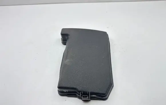 Toyota Auris E180 Fuse box cover 8266202590