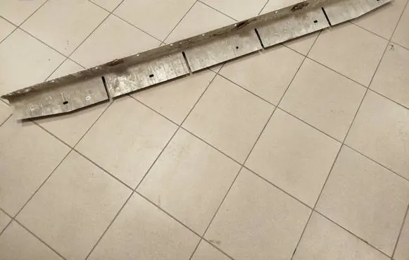 Mercedes-Benz GL X164 Sill supporting ledge a1646900210