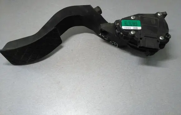 Volkswagen PASSAT B5.5 Accelerator throttle pedal 8D1721523E 6PV00837503