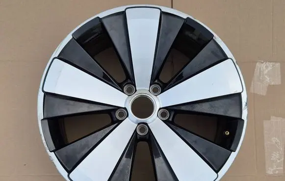 Volkswagen New Beetle R18 alloy rim 5C0601025J