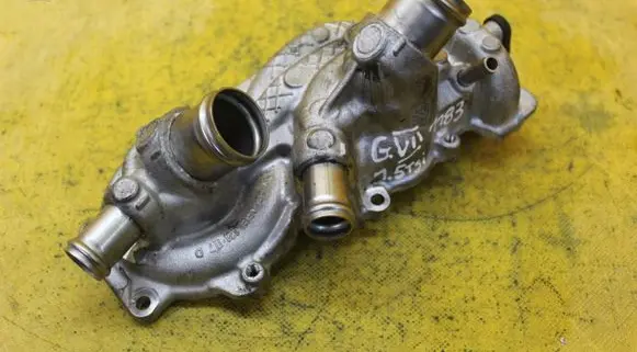 Volkswagen Golf VII Water pump 05E121117D