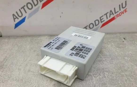 BMW X5 F15 Air suspension control unit module (rear) 6860387 37146860387