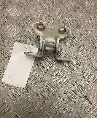 Toyota Land Cruiser (J150) Rear door upper hinge