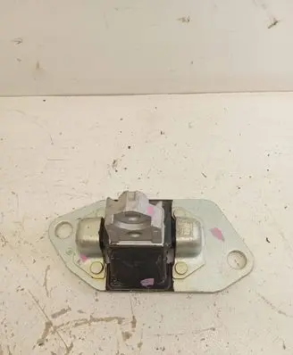 Volvo V70 Engine mount bracket 30748811