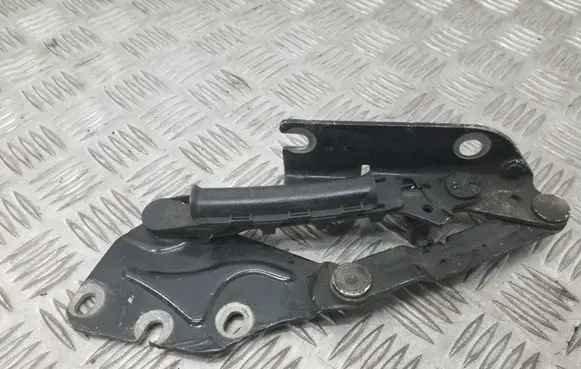 Engine bonnet/hood hinges