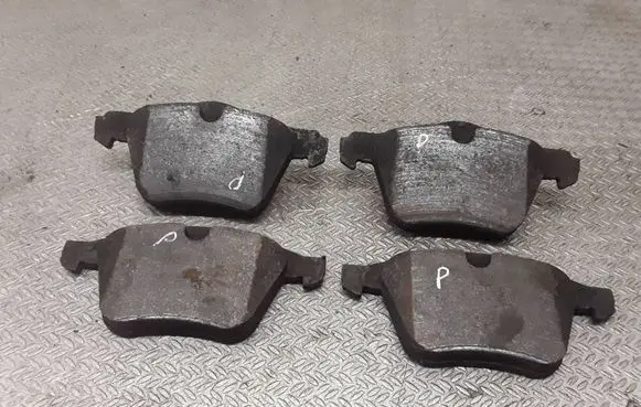 Volvo V70 Brake pads (front) 