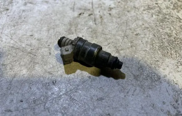 Volvo S40, V40 Fuel injector 9179379