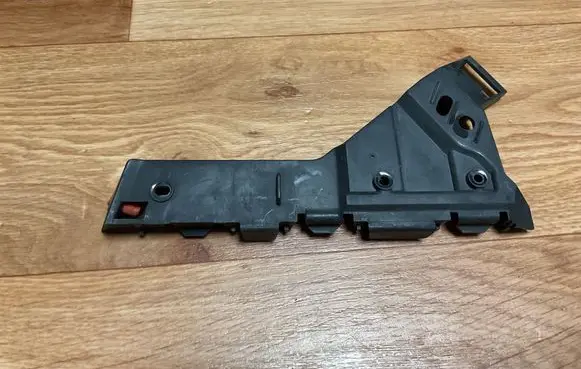 Opel Insignia A Front bumper mounting bracket 13238444