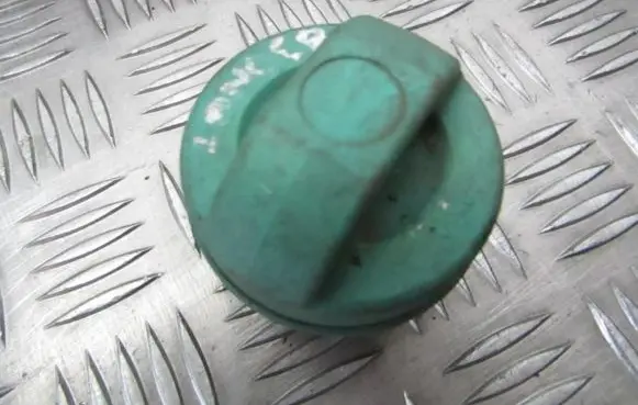 Mitsubishi Carisma Fuel tank filler cap MR100975