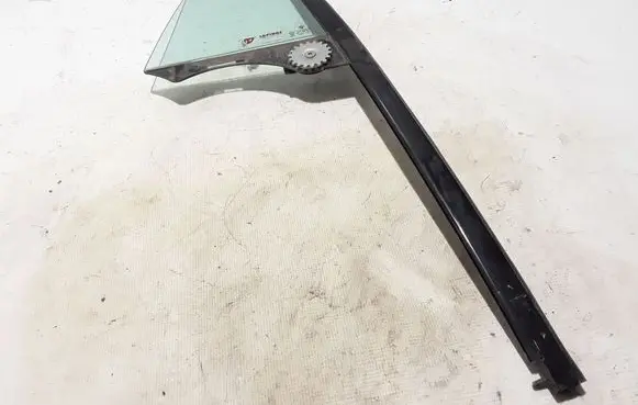 BMW 5 GT F07 Rear vent window glass 7197886