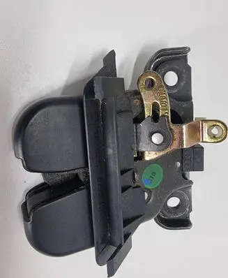 Audi A4 S4 B5 8D Tailgate/trunk/boot lock/catch/latch 8D9827520A