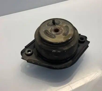 Mercedes-Benz ML W164 Engine mount bracket A2512404417 2512404417