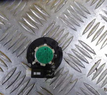 Front door high frequency speaker
