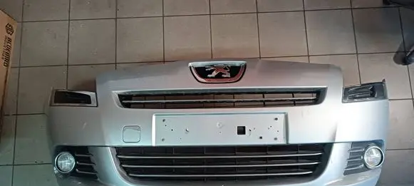 Peugeot 5008 Front bumper 