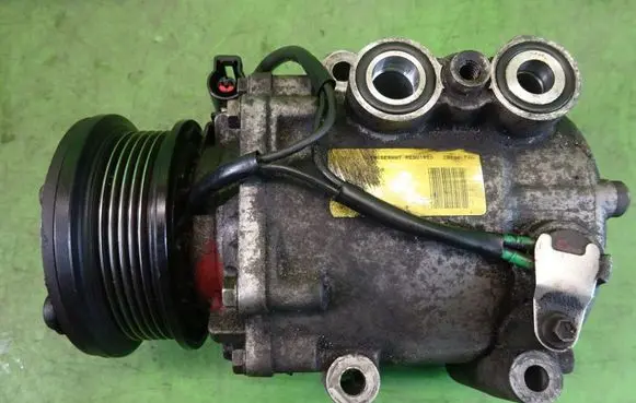 Renault Megane II Air conditioning (A/C) compressor (pump)