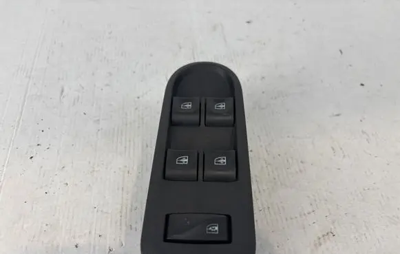 Dacia Duster Electric window control switch 