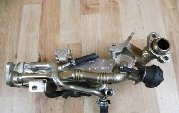 BMW 5 F10 F11 EGR valve cooler 11718476994 8476994