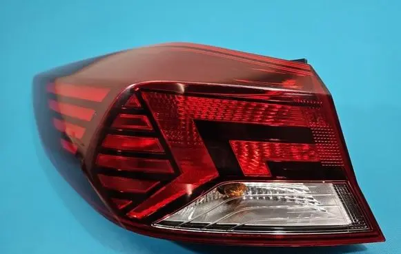 Hyundai Elantra VI Rear/tail lights 92401F2500 IMPRK1538924