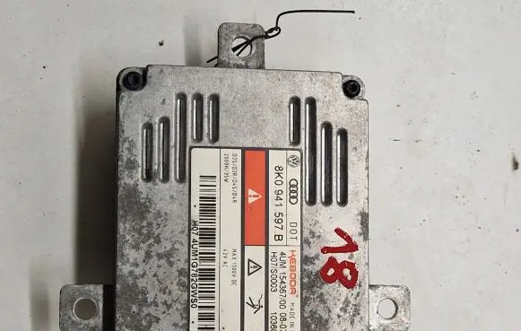 Audi A4 S4 B8 8K Voltage converter/converter module 