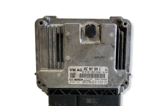 Audi Q3 F3 Engine control unit/module 05E907309C 0261S21180