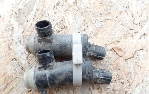 Subaru Legacy Windscreen/windshield washer pump
