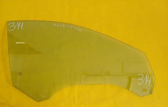 Audi A6 S6 C5 4B Front door window glass four-door