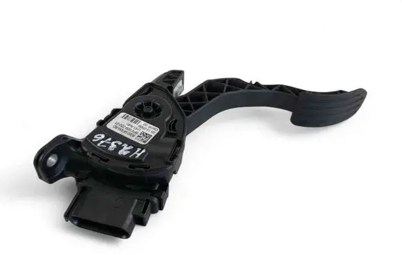 Volvo V70 Accelerator throttle pedal bracket 6G929F836BD