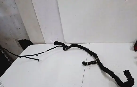Engine coolant pipe/hose