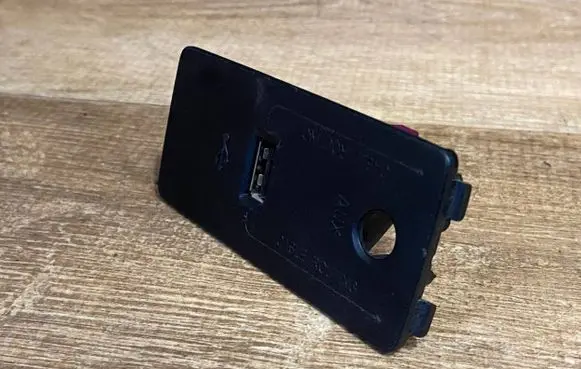 Volvo S90, V90 USB socket connector 31389705