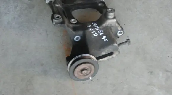 Toyota Land Cruiser (J150) Engine mounting bracket