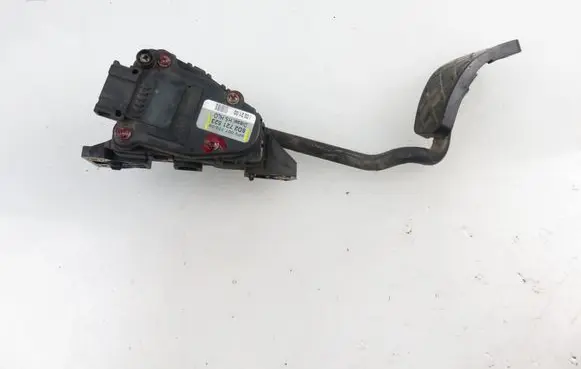 Volkswagen PASSAT B5 Accelerator throttle pedal 6PV00777009 8D2721523