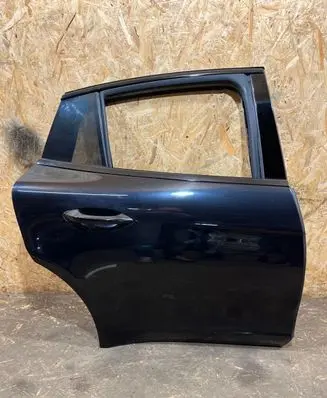 Porsche Panamera (971) Rear door D676