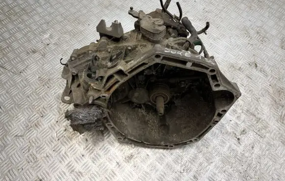 Nissan Juke I F15 Manual 6 speed gearbox 