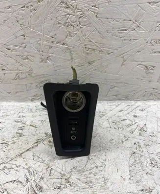 BMW 3 E90 E91 AUX in-socket connector 6131912965102