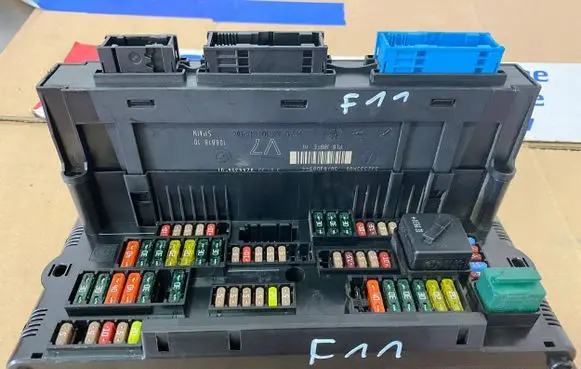 BMW 5 F10 F11 Fuse module 9234421