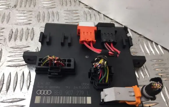 Audi A4 S4 B7 8E 8H Comfort/convenience module 8E0907279L 5267
