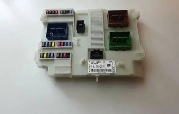 Volvo S60 Fuse module 31327995