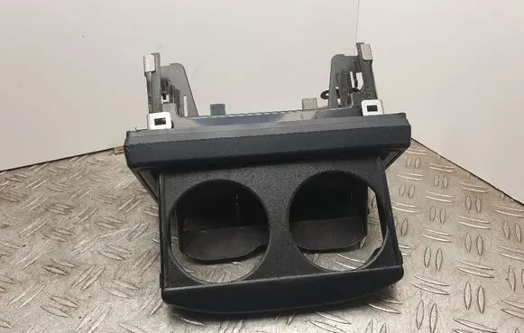 Cup holder front